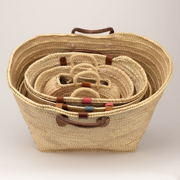 Rieten tas met leren kwast en verstelbare hengsels uit de collectie van SA Design