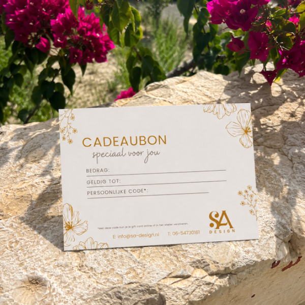 Achterzijde van de cadeaubon van SA Design