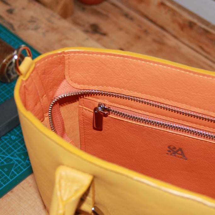 Handgemaakte leren tas uit de maatwerk collectie van SA Design