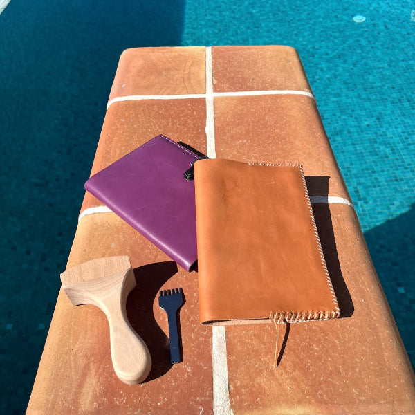 Notebooks en gereedschap van de workshop leren notebookcover in Spanje van SA Design