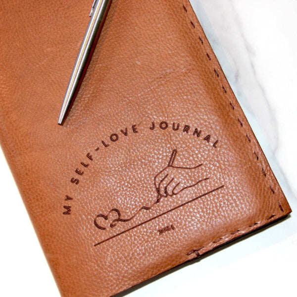 Handgemaakte duurzame maatwerk leren accessoires van SA Design notebook en muismat voor My Self Love Journal