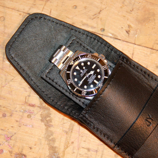 Handgemaakte duurzame maatwerk leren accessoires van SA Design gepersonaliseerde travel pouch voor horloge