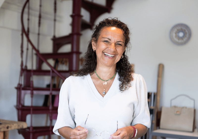 Portret van Nina in atelier