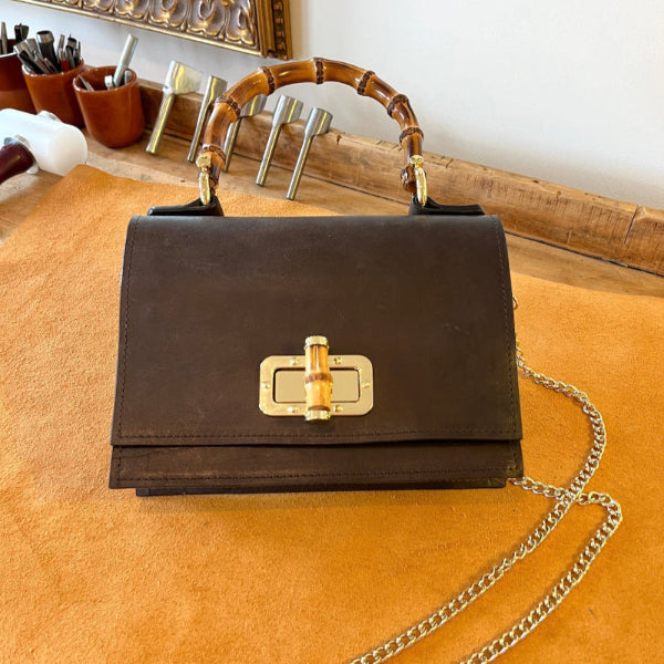 Handgemaakte leren tas van duurzaam leer uit Toscane uit de maatwerk collectie van SA Design
