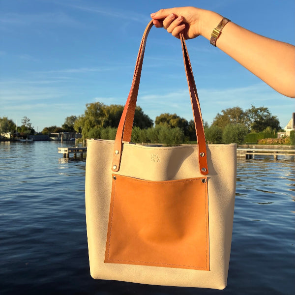 Leren tote shopper boven het water
