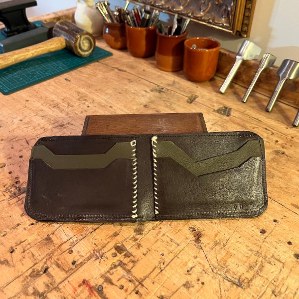 Stikwerk van een bifold wallet uit de workshop leren portemonnee maken