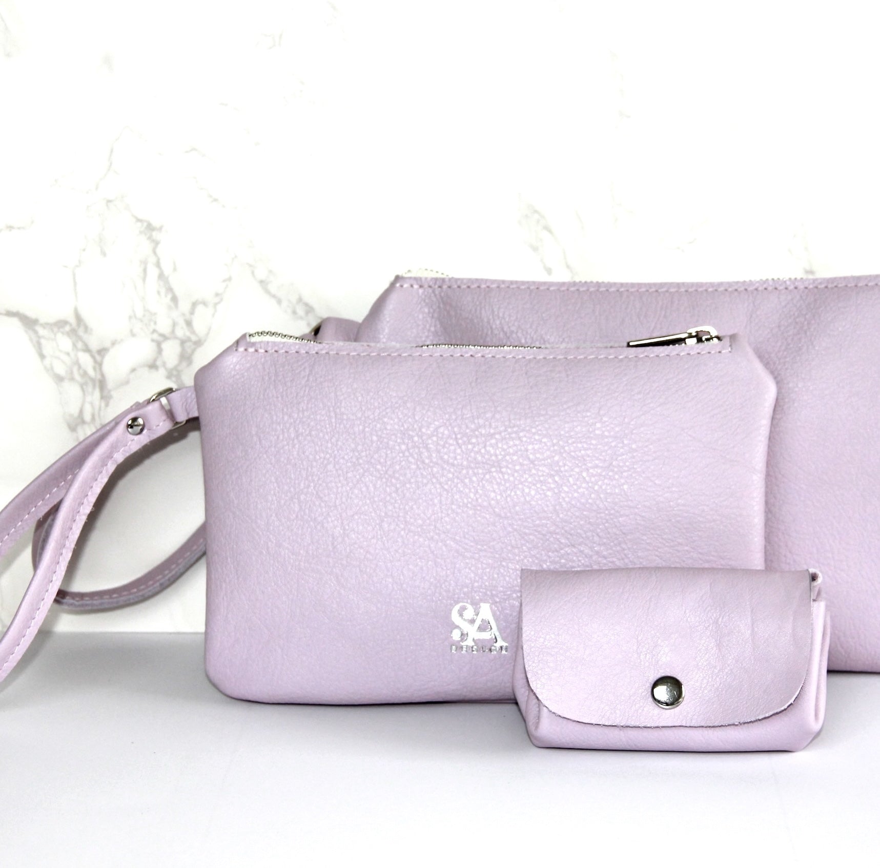 Handgemaakte leren accessoires in lavendel