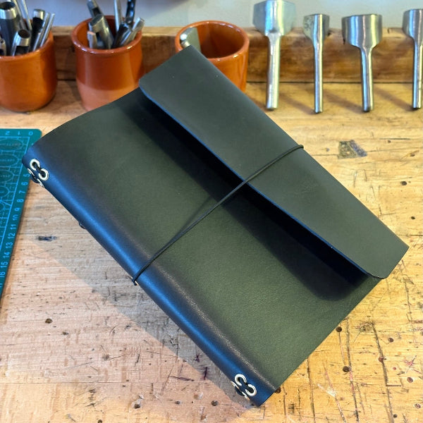 Leren notebook cover in zwart voor schriften