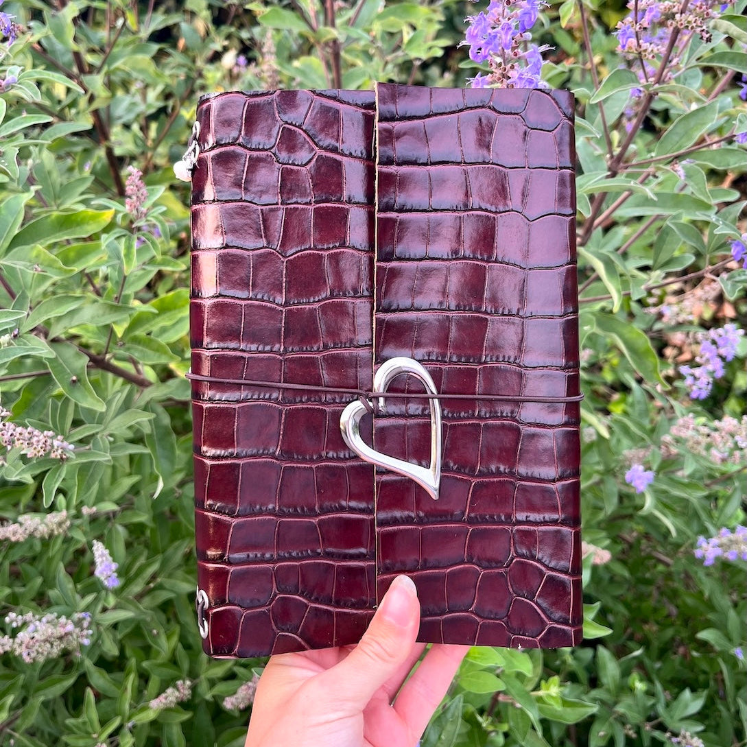 Leren notebook met croco print en bedels