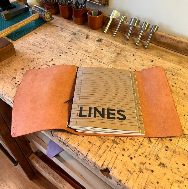 Leren notebook cover in cognac voor schriften binnenzijde