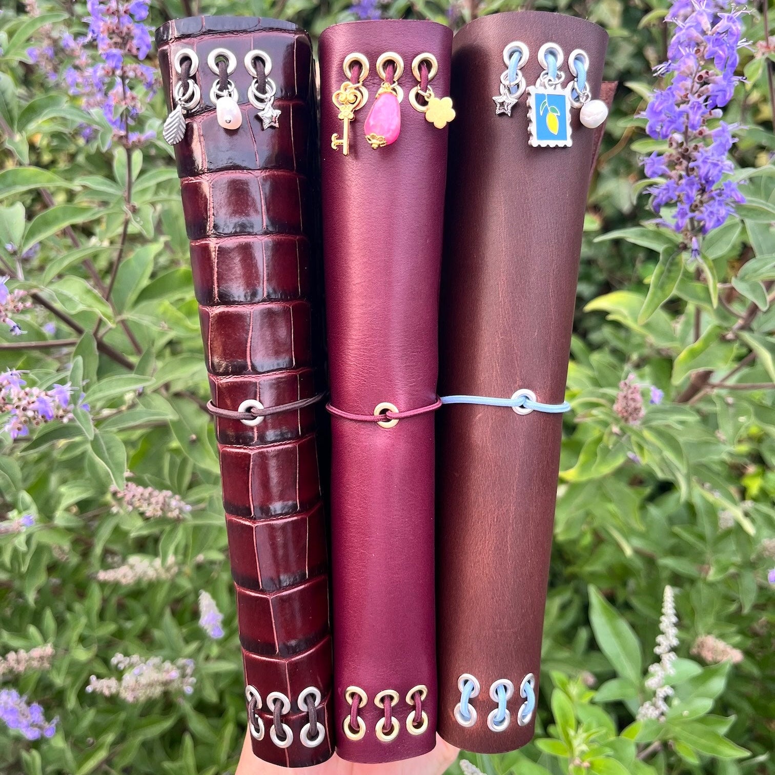 Leren notebook collectie in verschillende kleuren met bedels