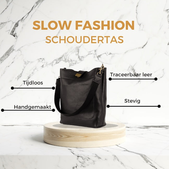 Zwarte schoudertas met canvas strap uit onze Amsterdam slow fashion collectie