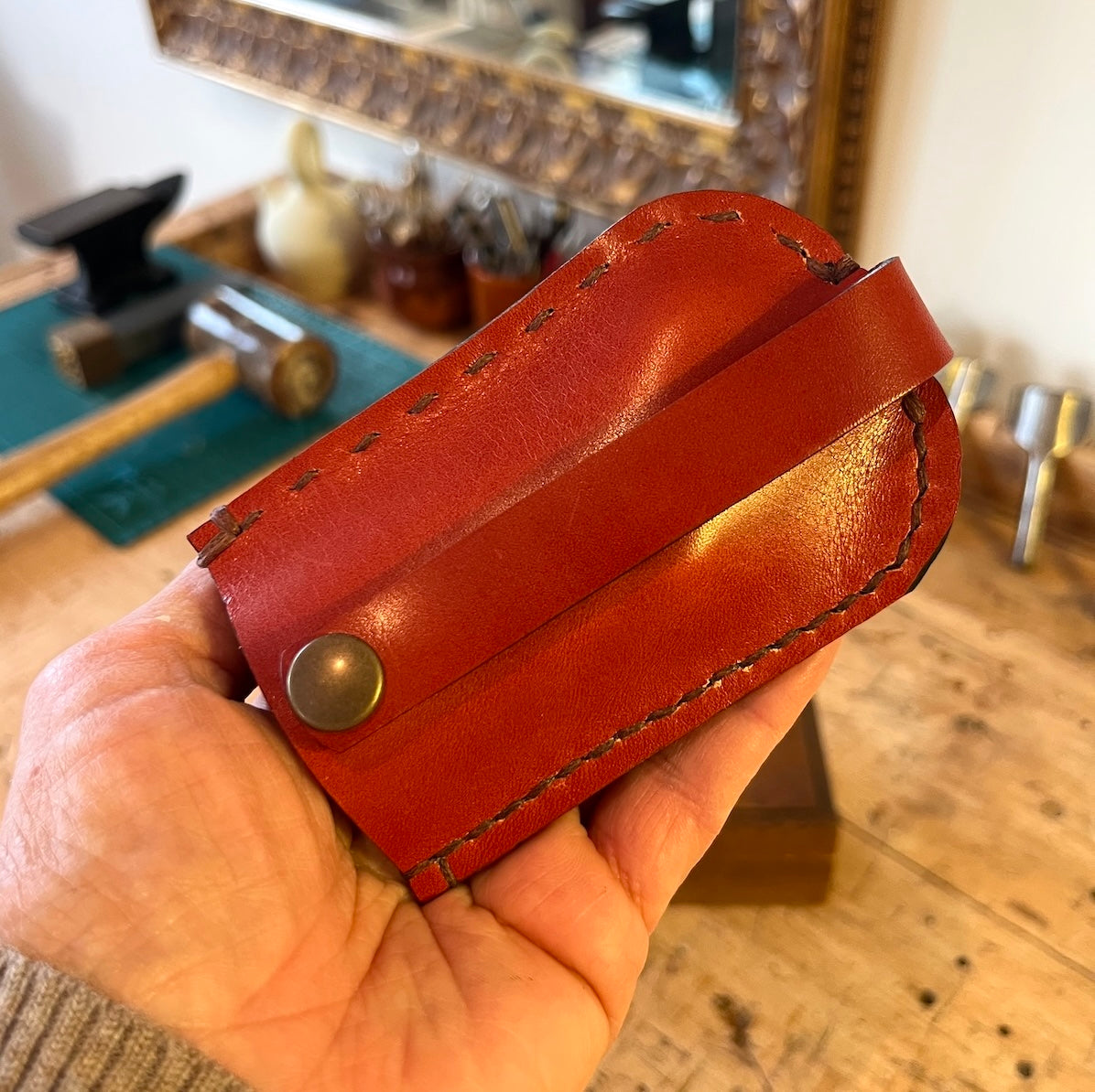 Leren sleutelhouder uit de workshop leren accessoire maken