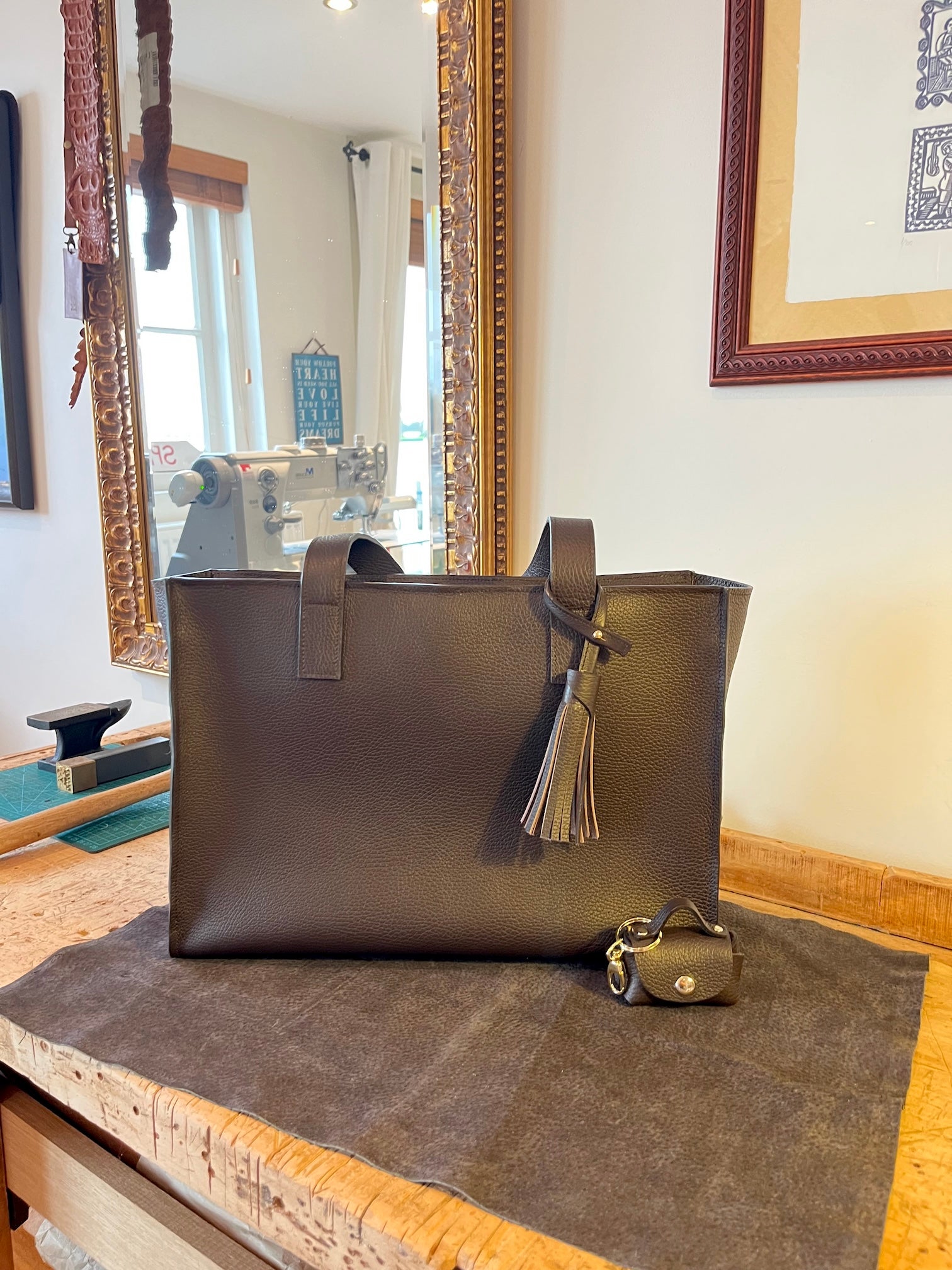 Leren tas met kleine bag charm