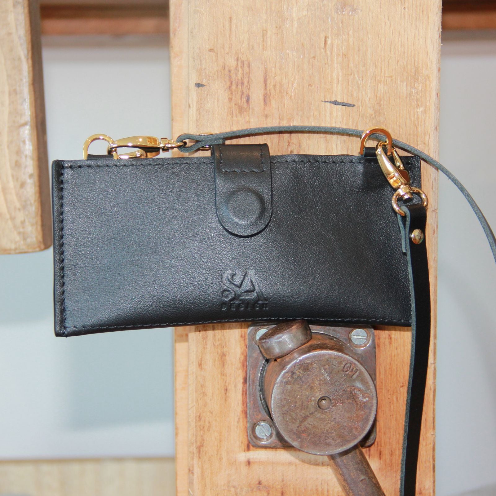 Handgemaakte leren crossbody iphone tas in zwart maatwerk