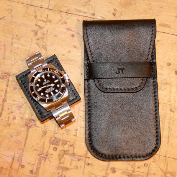 Handgemaakte duurzame maatwerk leren accessoires van SA Design gepersonaliseerde travel pouch voor horloge inclusief horloge kussen