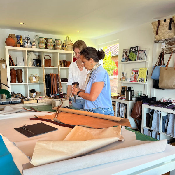 Uitleg in workshop leren shopper