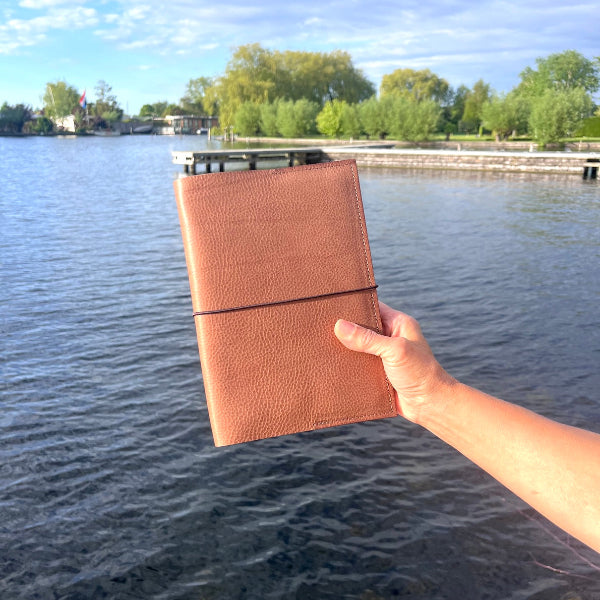 Leren notebook in zandkleur te personaliseren met nama of initialen