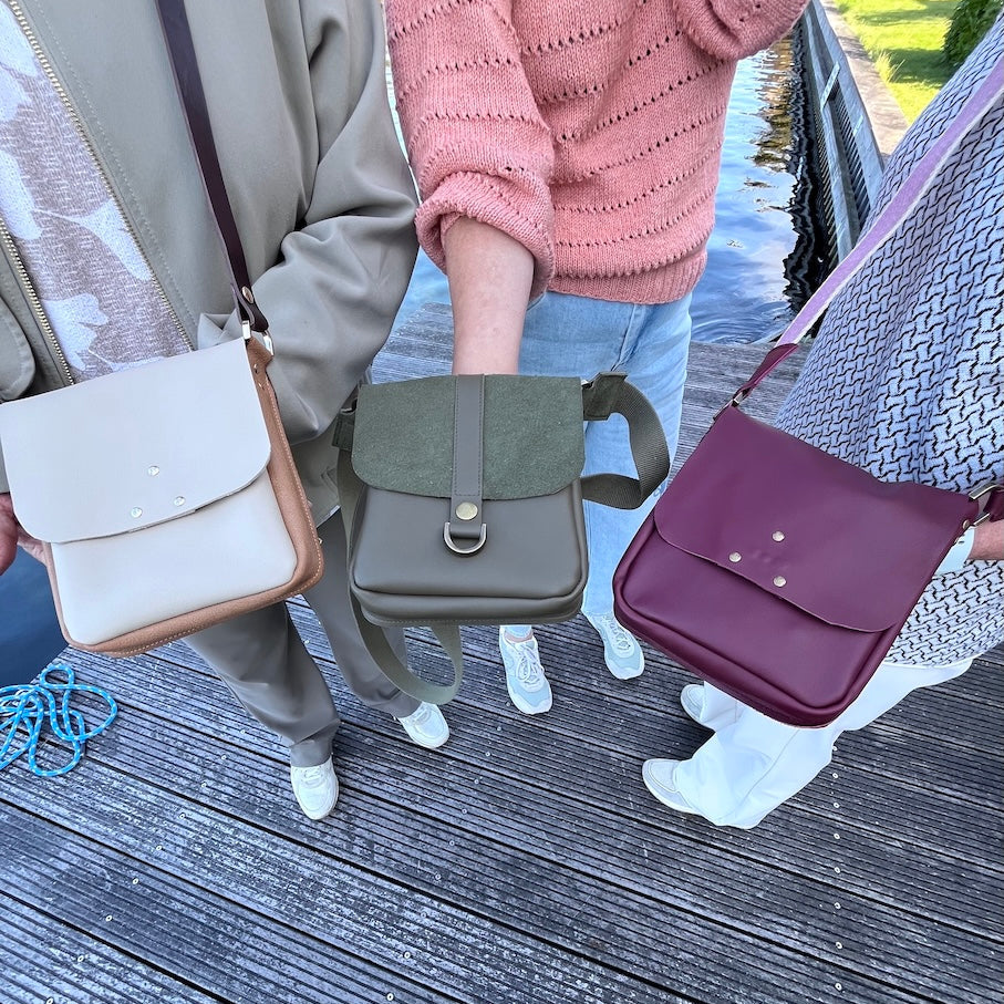 Diverse phonebags uit de workshop leren tas in diverse kleuren
