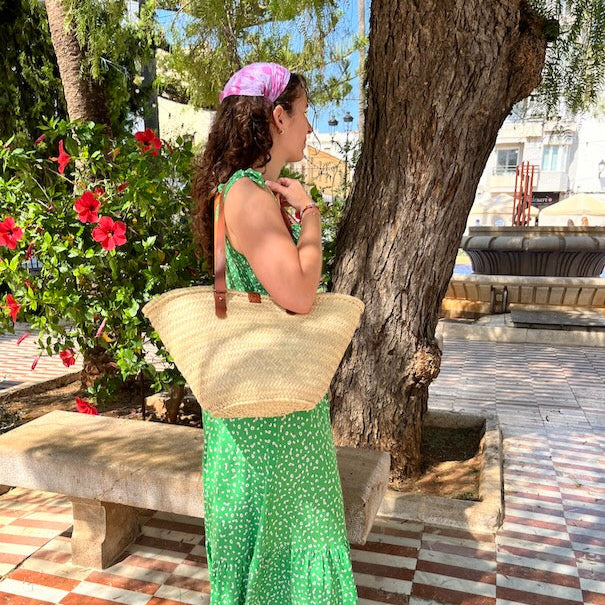 Rieten tas met verstelbare hengsels aan de schouder