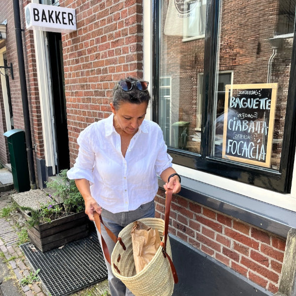 Rieten tas bij de warme bakker