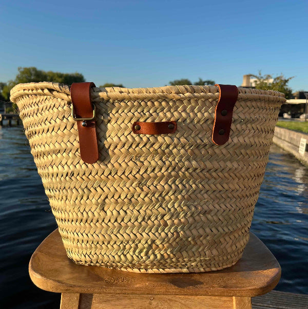 Handgevlochten rieten tas Sevilla met een leren lus voor je zonnebril