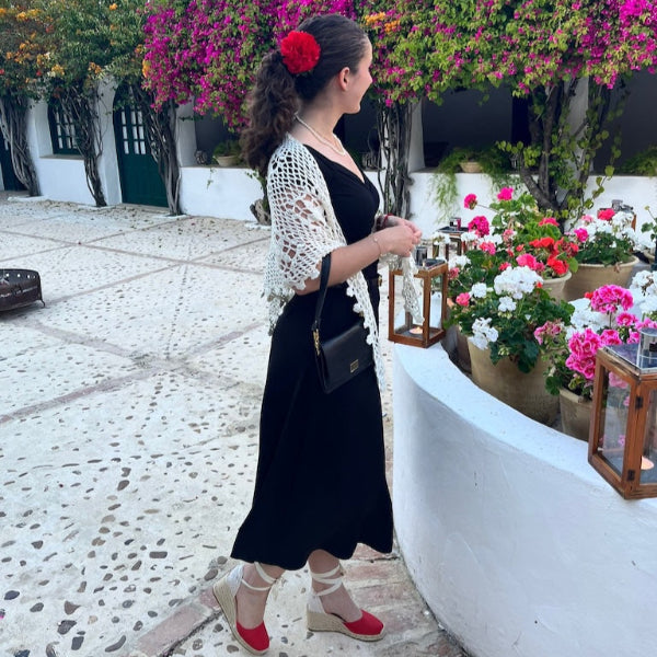 Avondtas aan de hand van Sofia in een patio in Sevilla