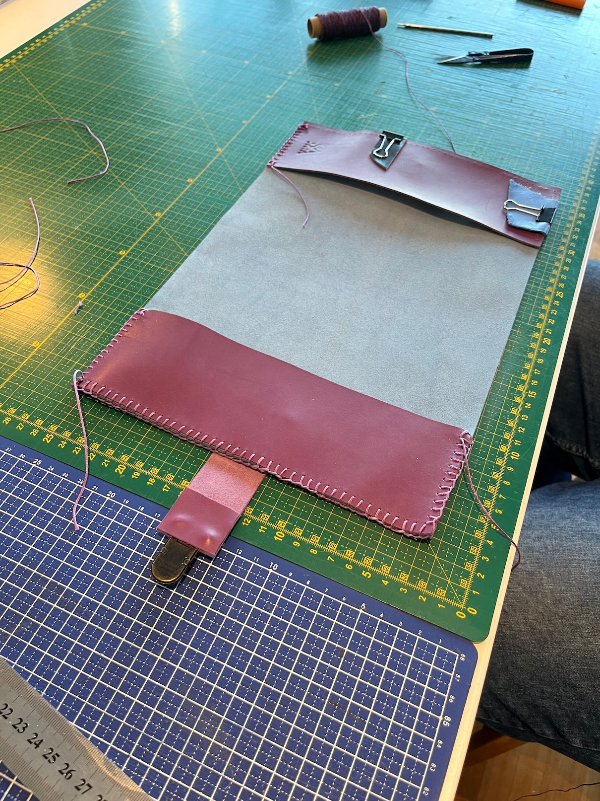 Workshop Leren Notebook-cover Handgenaaid