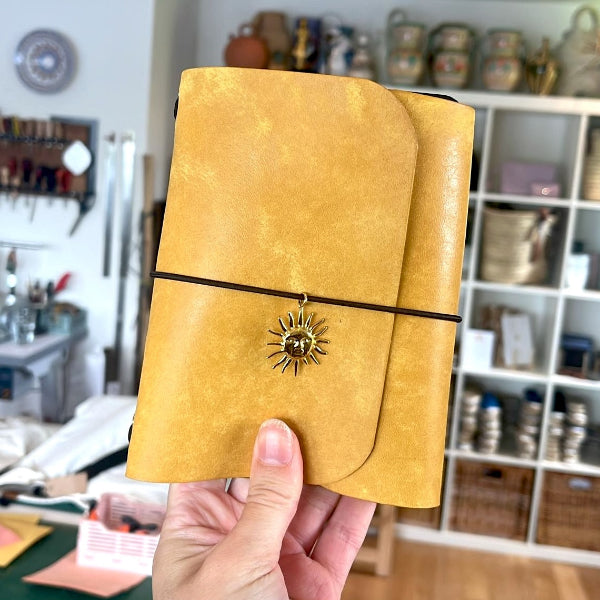 Detail van voorzijde van A6 notebook gepersonaliseerd