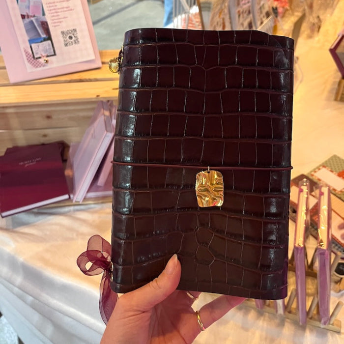 Eindresultaat workshop leren notebook in Bordeaux krokodil print