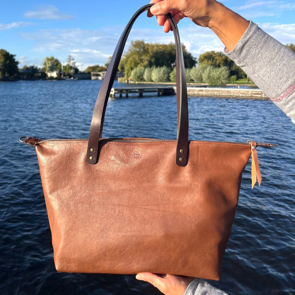 Triangle bag in bruin uit de workshop leren shopper 