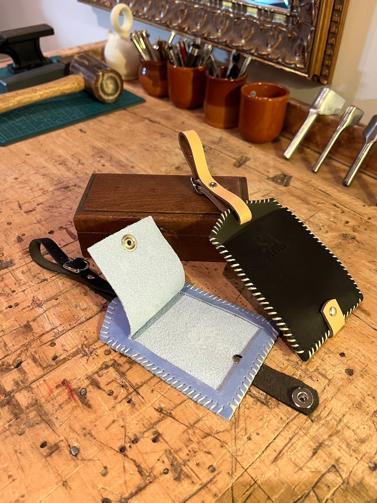 Leren kofferlabels in verschillende kleur combinaties