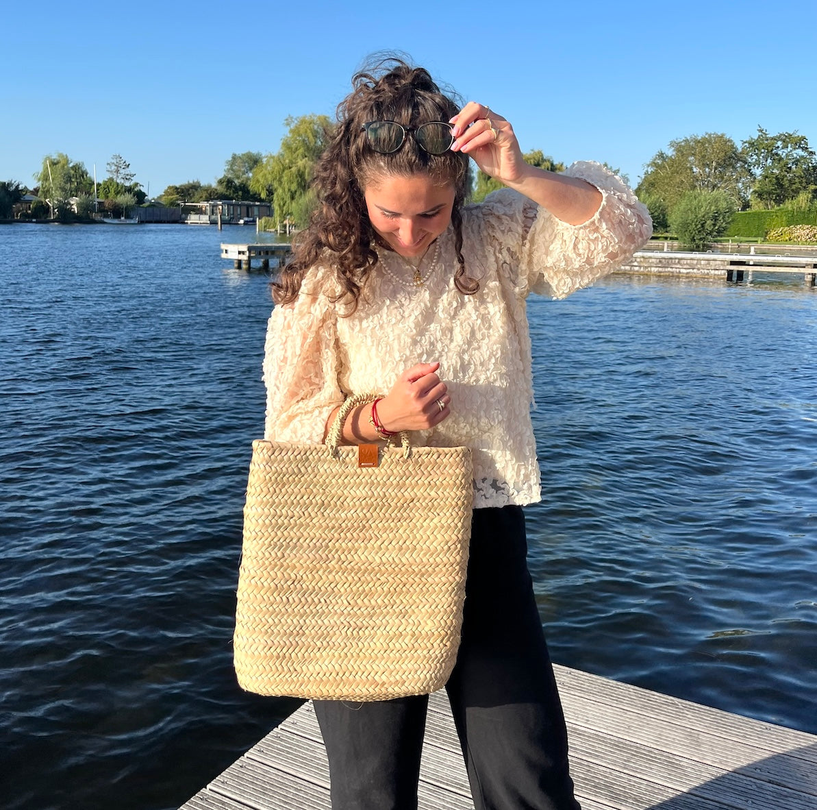 Rieten tas vierkant uit de Valencia en de Sevilla leren crossbody tas  die duurzaam gemaakt zijn