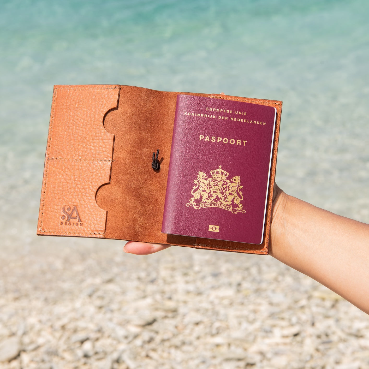 Handgemaakt leren paspoorthoesje met naam