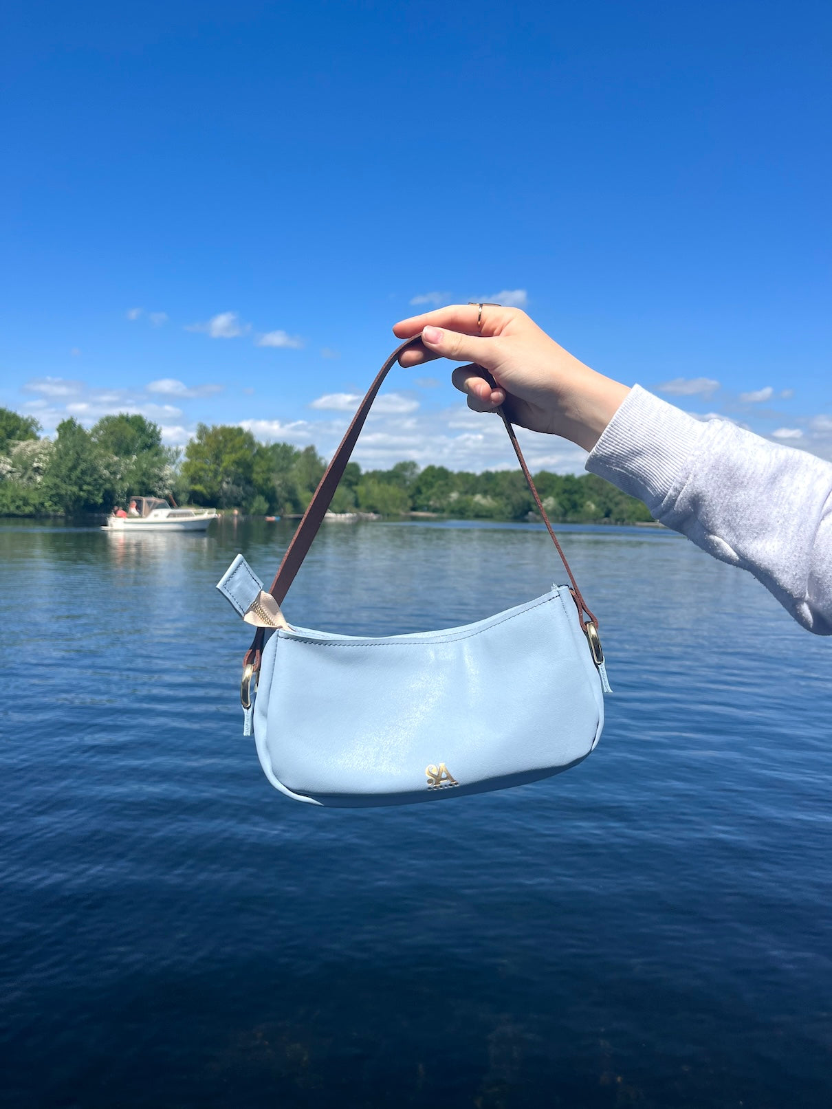 Voorbeeld van het model halve maan of croissantbag uit de workshop leren tas van SA Design