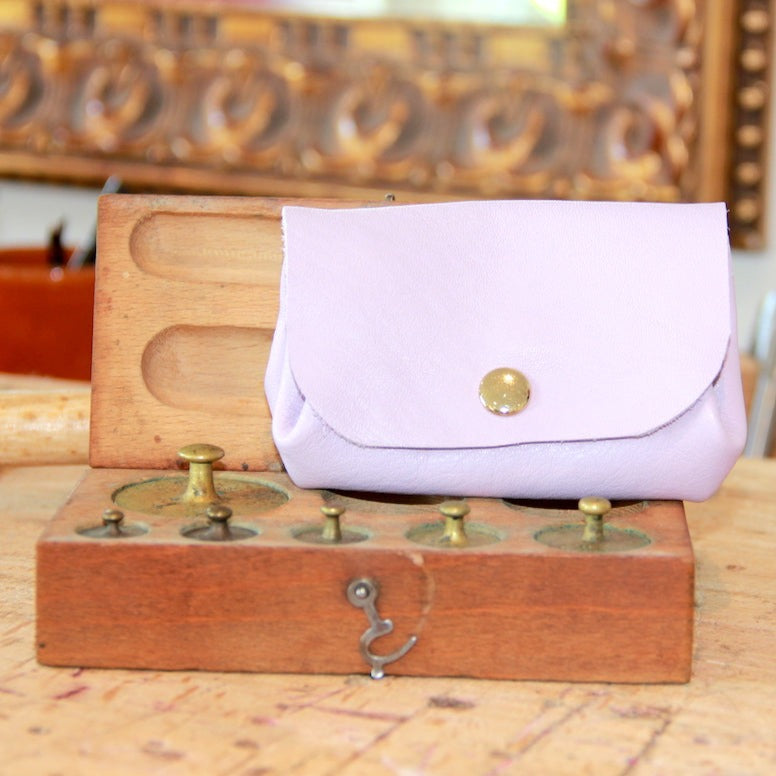 Handgemaakte leren portemonnee met 3 vakken inclusief verborgen binnenvak in lavendel rundleer