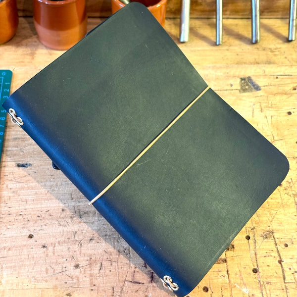 Leren notebook voor schriften in donkerblauw
