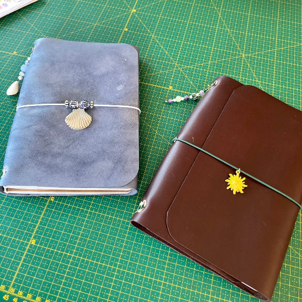 Eindresultaat leren notebooks ijsblauw en bruin