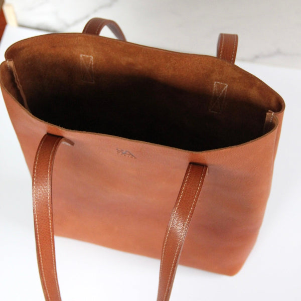 Bovenzijde van leren tote natuurlijk gelooid leer