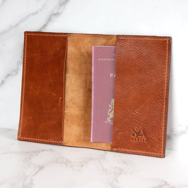 Handgemaakt dubbel leren paspoorthoesje van camel kalfsleer