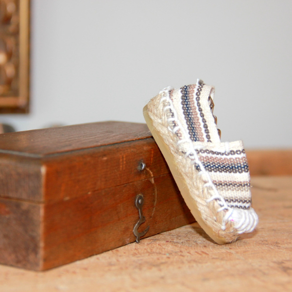 Mini Espadrille key ring