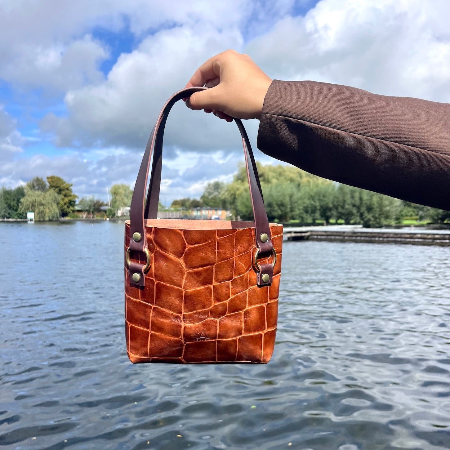 Mini tote in camel krokoprint leer met bruine handvatten